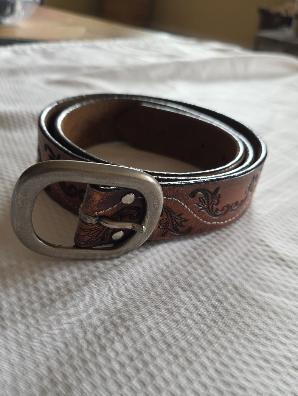 Leather tooled western style belt! Silver Jeans brand, XL